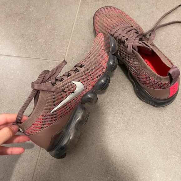 Women's Air Vapormax Flynit 3' Sneakers - Picture 2 of 4